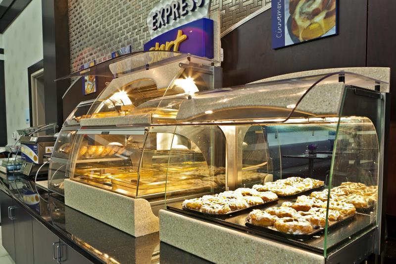 克利夫兰西湖智选假日套房酒店 外观 照片